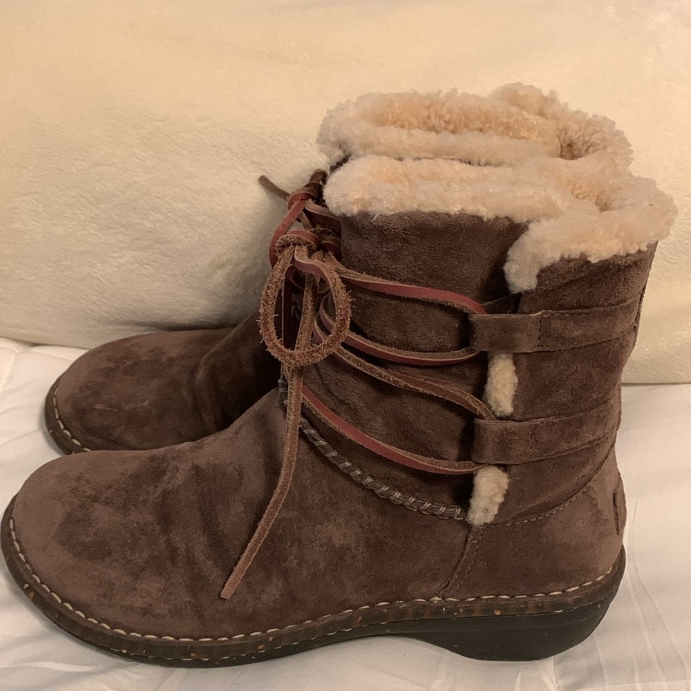 UGG Suede Boots, Leather Laces, Shearling Lined, Moccasin Style, Excellent Shape - Picture 3 of 11